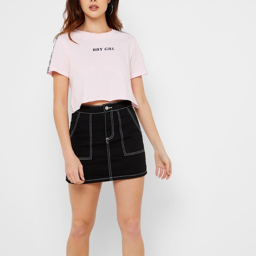 NEW with TAGS Black denim mini skirt with contrast stitching (size M)